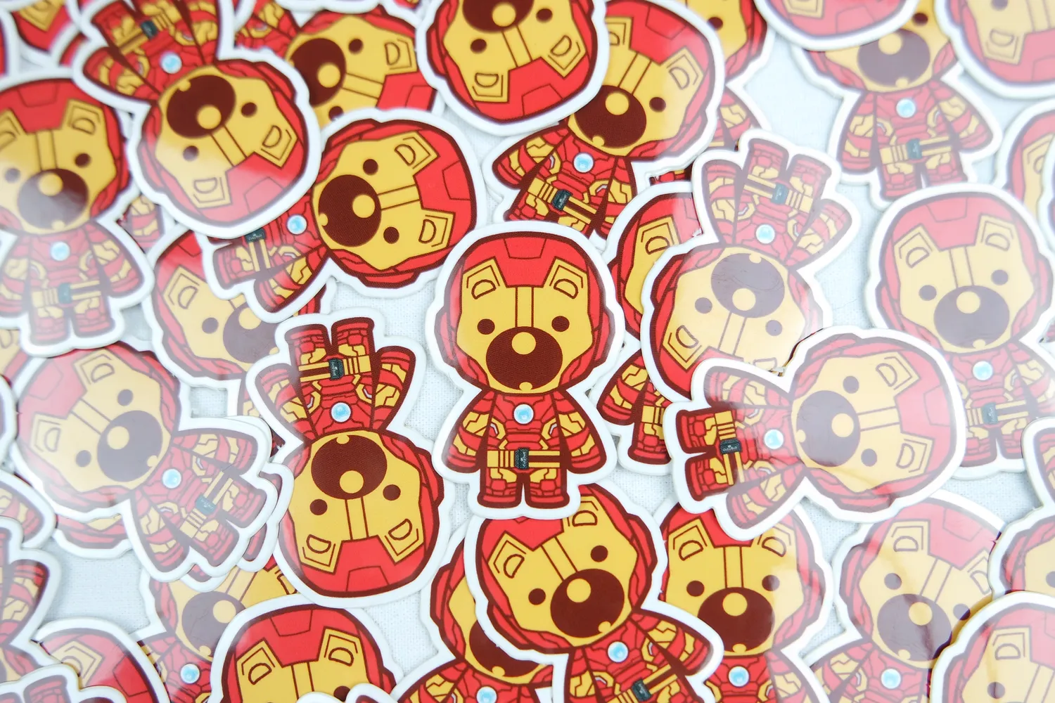 CubySoft Iron Bear sticker vinil 3x3,9 cm negru